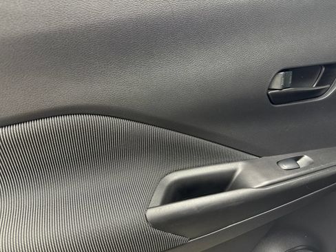 Used 2018 Nissan Kicks S FWD image 37