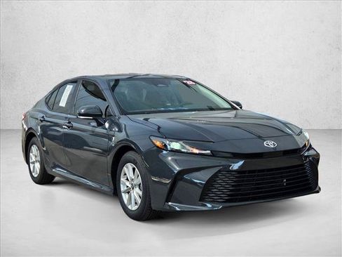 Used 2025 Toyota Camry LE FWD image 3
