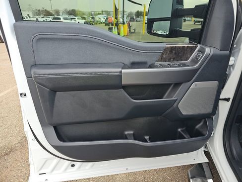 Used 2025 Ford F350 Lariat w/ FX4 Off-Road Package image 9