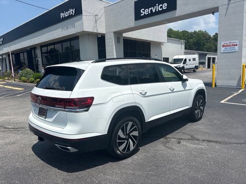 Used 2024 Volkswagen Atlas SE FWD image 3