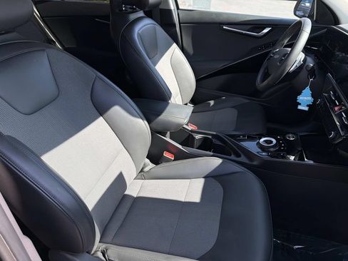 Used 2025 Kia Niro EX FWD image 20