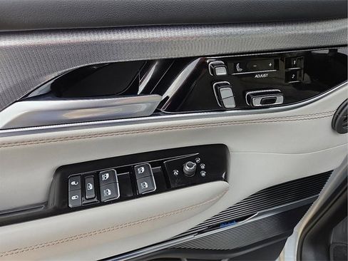 Used 2023 Jeep Grand Wagoneer Series II w/ Premium Group II image 14