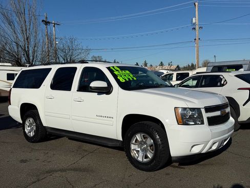 Used 2014 Chevrolet Suburban LT image 3