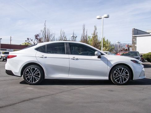 Used 2025 Toyota Camry XLE w/ Premium Plus Package image 8