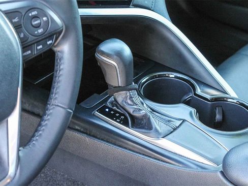 Used 2019 Toyota Camry SE image 24