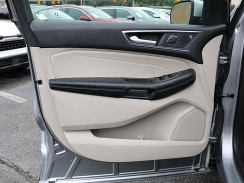 Used 2022 Ford Edge Titanium AWD/4WD image 13