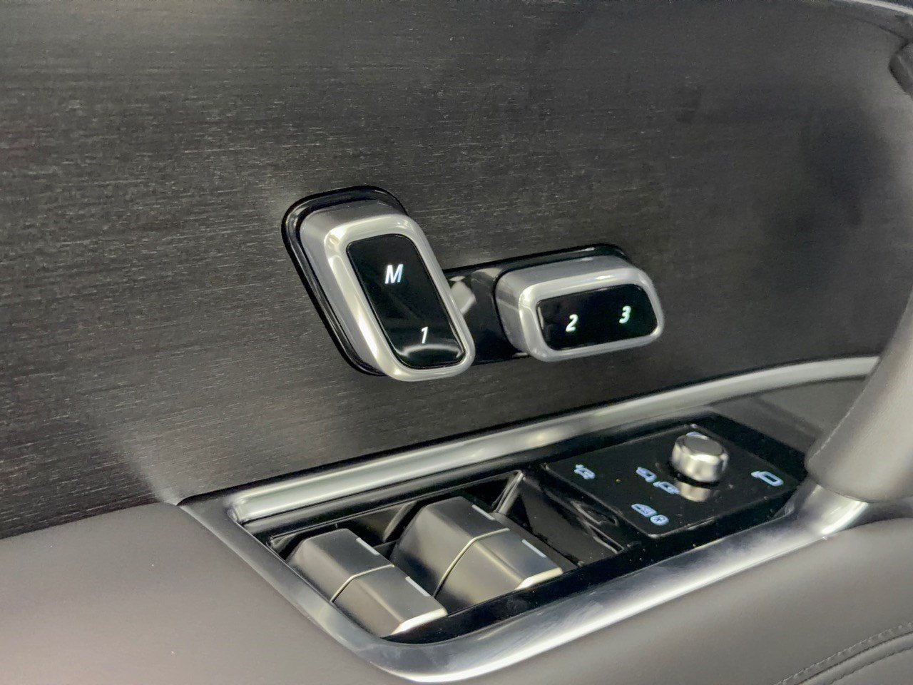 New 2026 Land Rover Range Rover SE AWD/4WD image 16