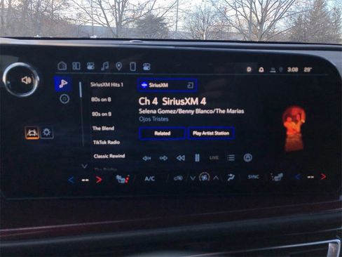 Certified 2025 Chevrolet Traverse Z71 w/ Enhanced Driving Package image 16