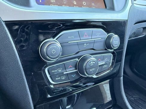 Used 2023 Chrysler 300 Touring w/ Sport Appearance Package image 21