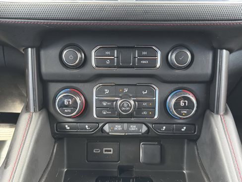 Used 2023 Chevrolet Suburban RST RWD image 18