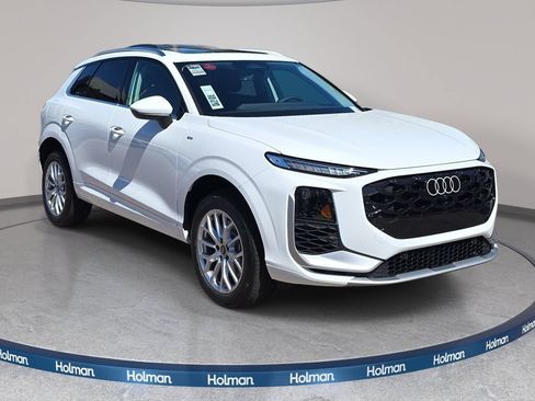 New 2026 Audi Q3 quattro 2.0T AWD/4WD image 3