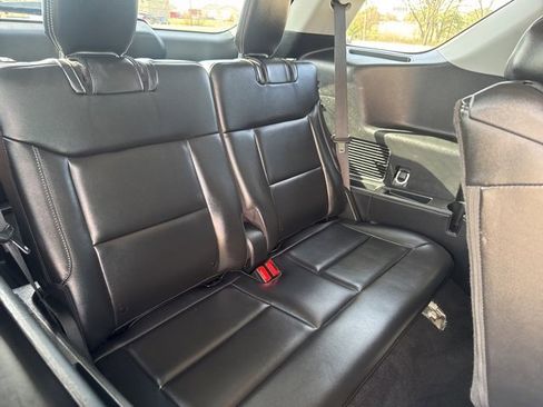 Used 2024 Ford Explorer XLT w/ Equipment Group 202A image 9