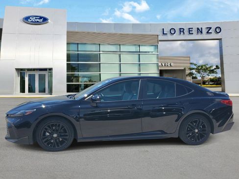 Used 2025 Toyota Camry SE FWD image 8