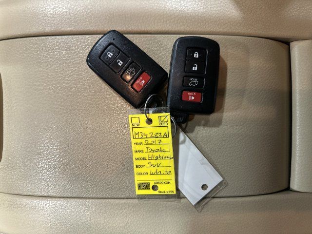 Used 2017 Toyota Highlander XLE FWD image 33