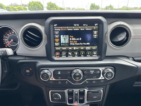 Used 2023 Jeep Gladiator Overland AWD/4WD image 12