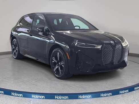 Used 2024 BMW iX xDrive50 w/ Sport Package AWD/4WD image 4