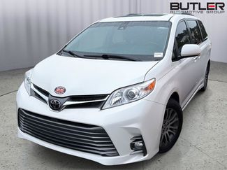 Used 2019 Toyota Sienna XLE w/ XLE Navigation Package FWD video 1