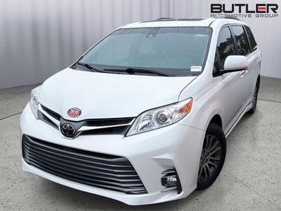 Used 2019 Toyota Sienna XLE w/ XLE Navigation Package