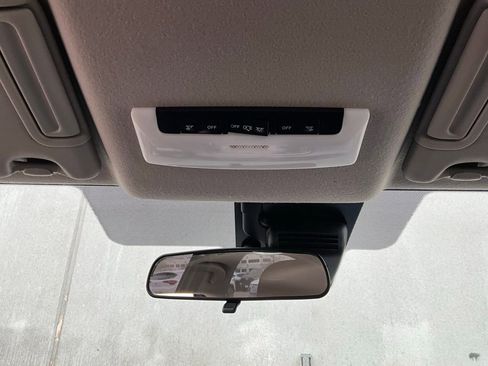 Used 2025 Nissan Versa SV image 15