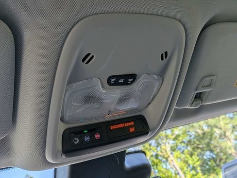 Used 2023 Chevrolet Bolt EUV Premier FWD image 21