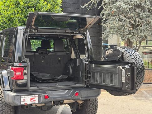 Used 2019 Jeep Wrangler Unlimited Sahara w/ Quick Order Package 24M Moab AWD/4WD image 17