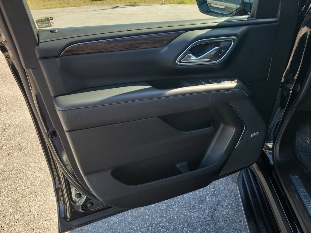 Used 2023 Chevrolet Tahoe Premier AWD/4WD image 23
