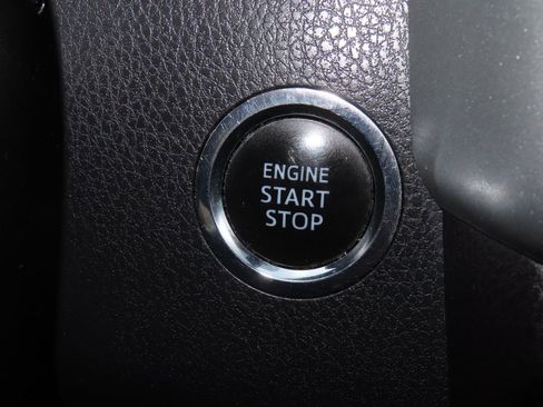 Used 2018 Toyota Highlander XLE image 12