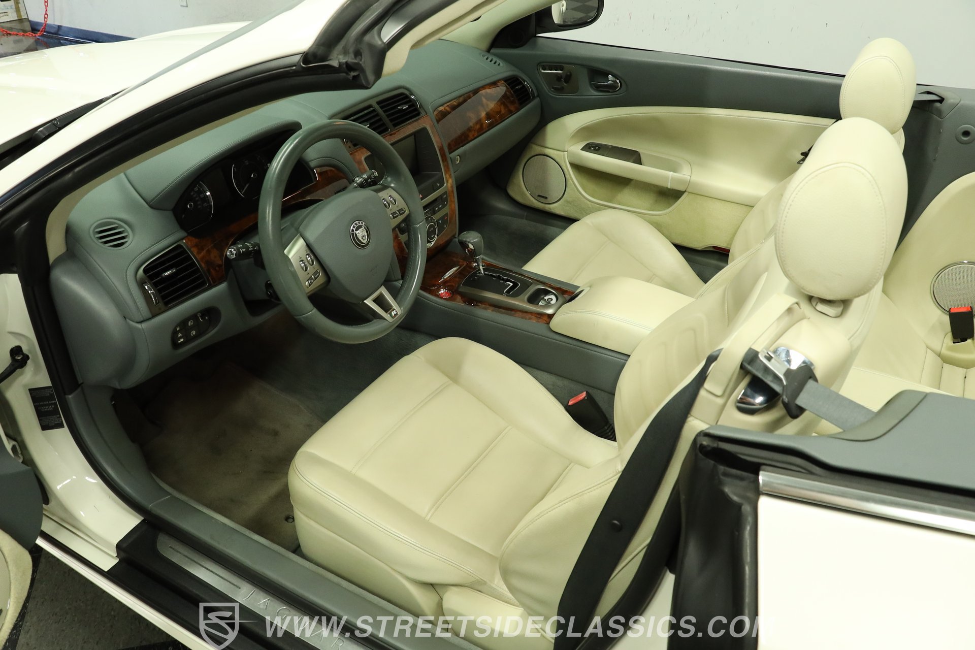 Used 2007 Jaguar XKR R RWD image 4