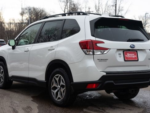 Used 2023 Subaru Forester Premium image 4