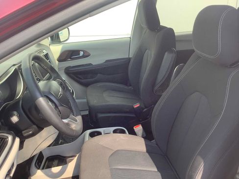 Used 2023 Chrysler Voyager LX FWD image 2