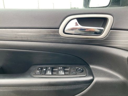 Used 2021 Jeep Grand Cherokee Laredo image 13