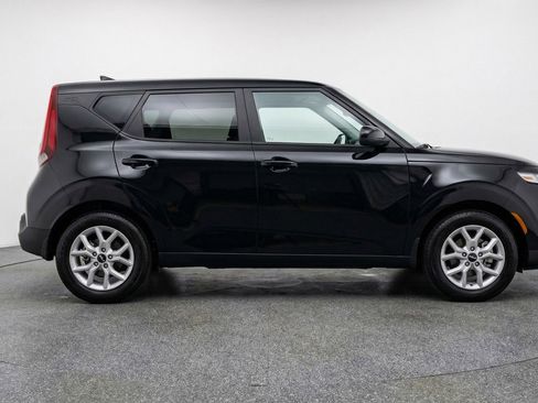 Used 2025 Kia Soul LX w/ LX Technology Package FWD image 11