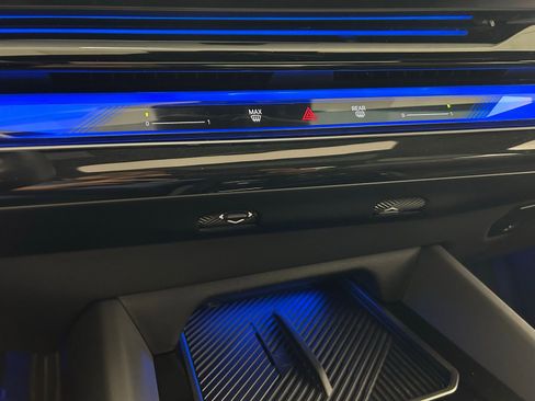 Used 2024 BMW 540i xDrive w/ Premium Package image 19