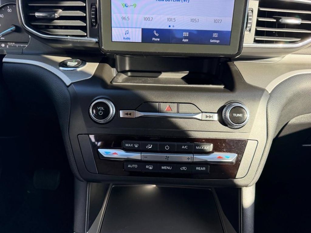 Used 2020 Ford Explorer XLT w/ Equipment Group 202A AWD/4WD image 17