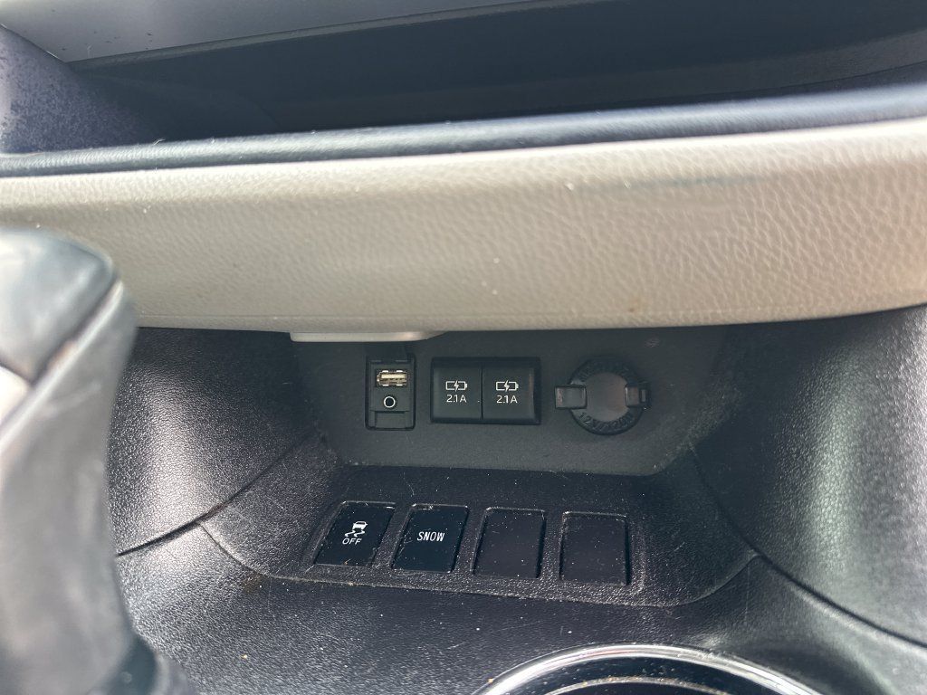 Used 2017 Toyota Highlander Plus FWD image 29