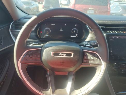Used 2023 Jeep Grand Cherokee Limited w/ Luxury Tech Group II AWD/4WD image 23