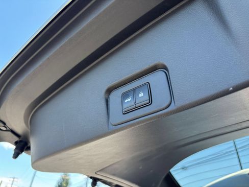 Used 2025 Nissan Rogue SV FWD image 23