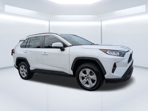 Used 2019 Toyota RAV4 XLE FWD image 1