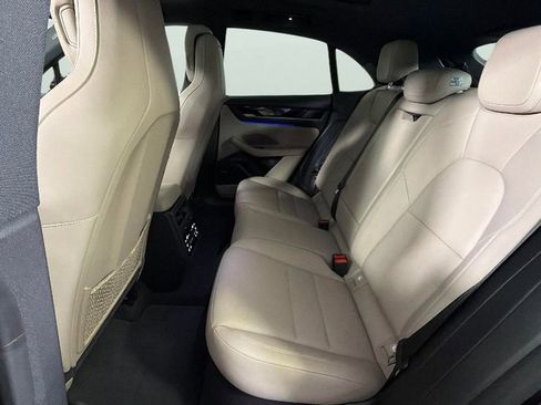 Used 2025 Porsche Macan Electric w/ Premium Package RWD image 28