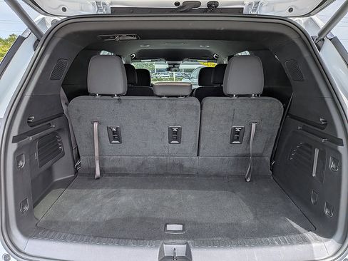 Certified 2025 Chevrolet Traverse LT FWD image 29