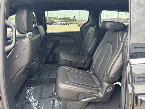 New 2026 Chrysler Pacifica Select image 17