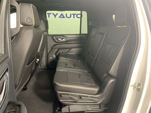 Used 2023 GMC Yukon XL SLT AWD/4WD image 31
