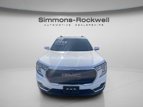 Used 2022 GMC Terrain SLE w/ Driver Convenience Package image 2