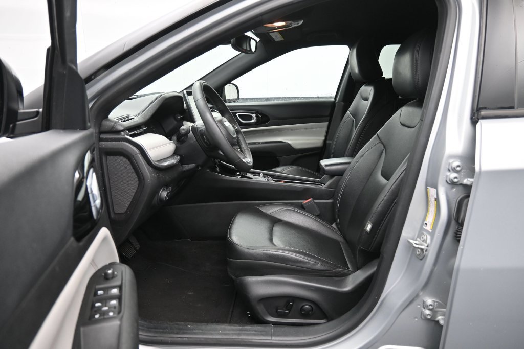 Used 2025 Jeep Compass Limited AWD/4WD image 22