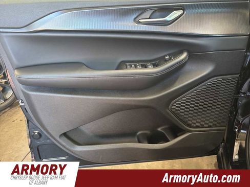 New 2025 Jeep Grand Cherokee L Altitude image 7