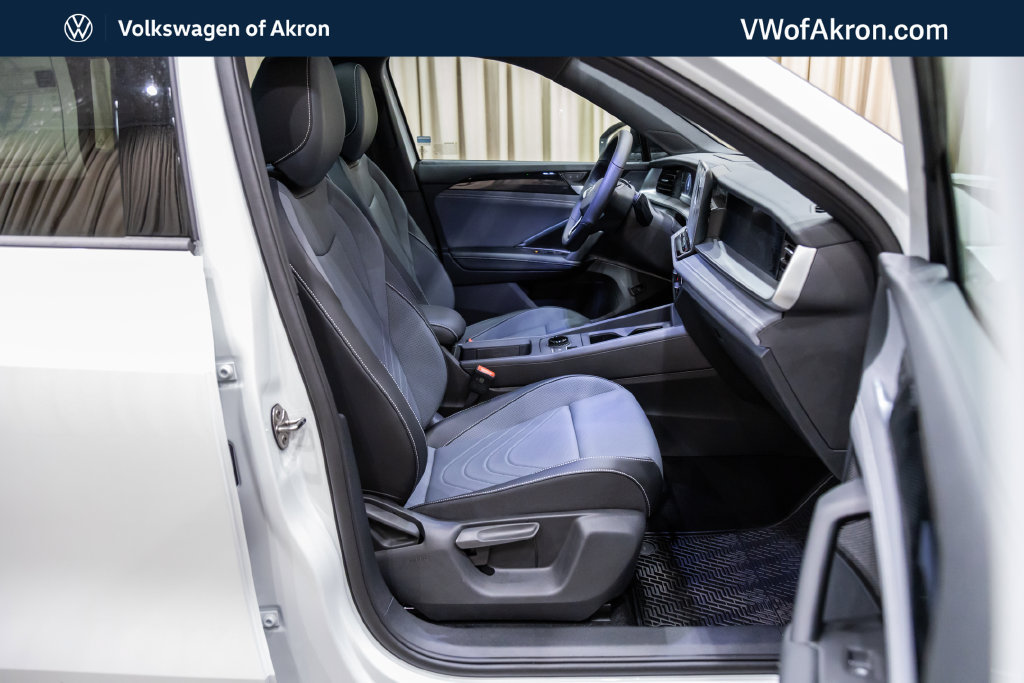New 2026 Volkswagen Tiguan SE R-Line FWD image 12
