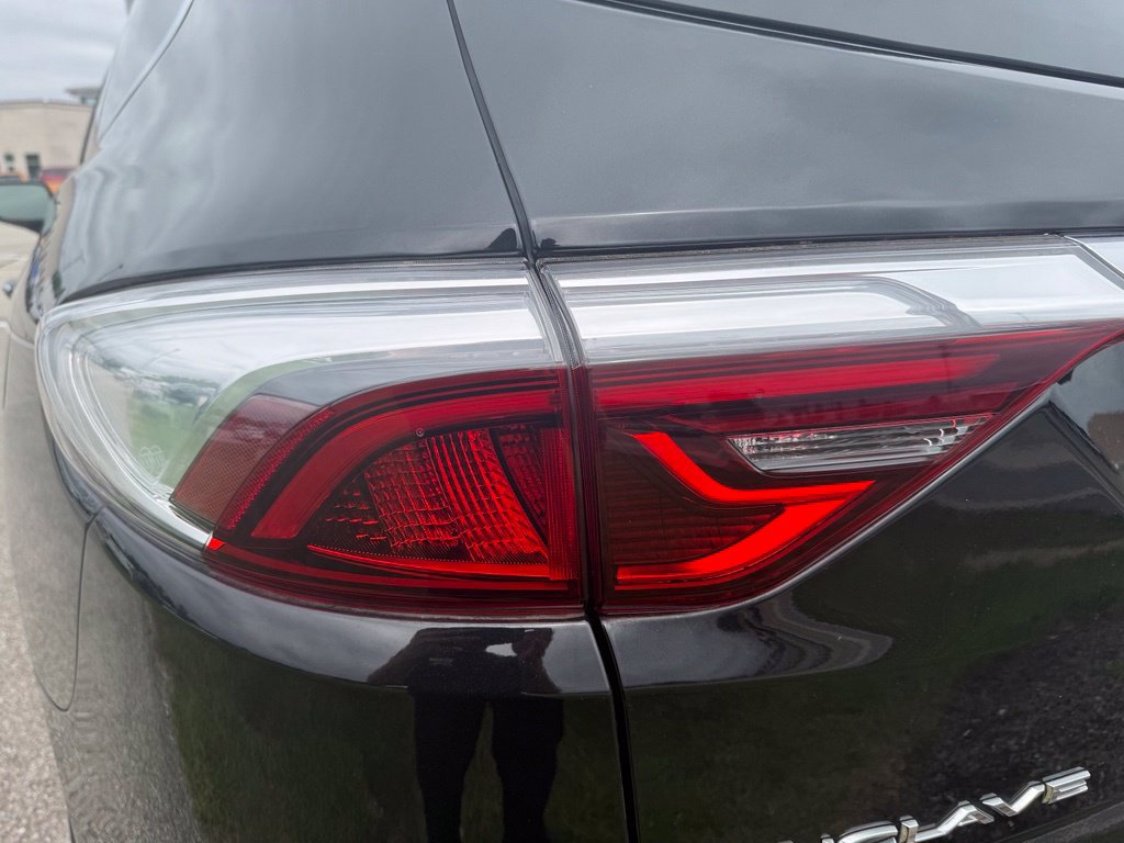 Used 2023 Buick Enclave Essence AWD/4WD image 10