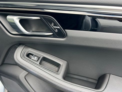 Certified 2025 Porsche Macan image 20