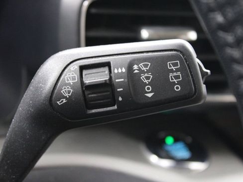 Used 2020 Ford Explorer XLT w/ Equipment Group 202A image 27