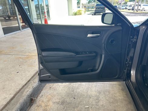 Used 2022 Dodge Charger R/T w/ Blacktop Package image 40